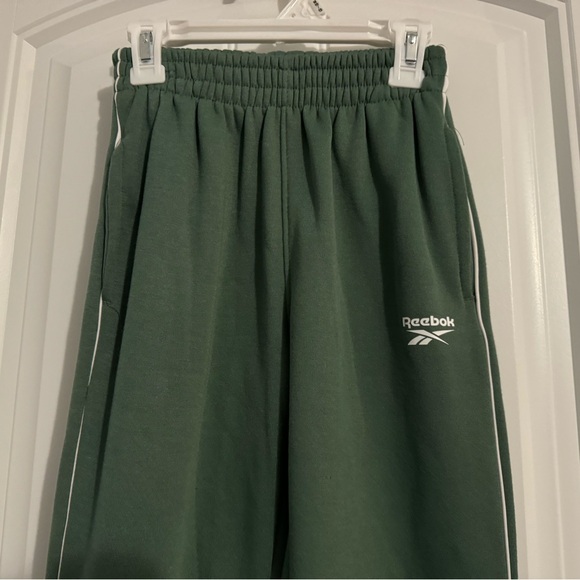 Great Reebok boys size M 10 12 sage green banded elastic waist sweatpants NWOT - Picture 3 of 3
